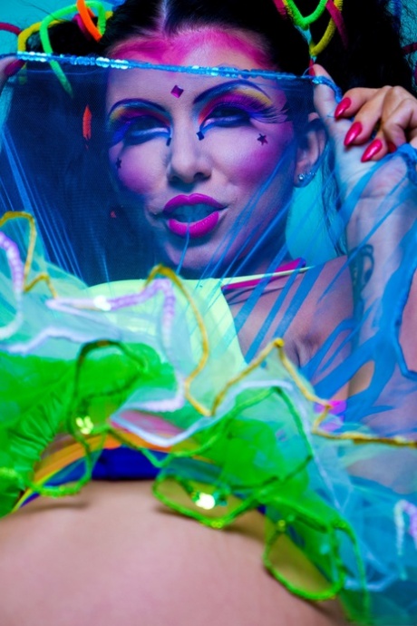 Romi Rain kunst pornostjerne bilder